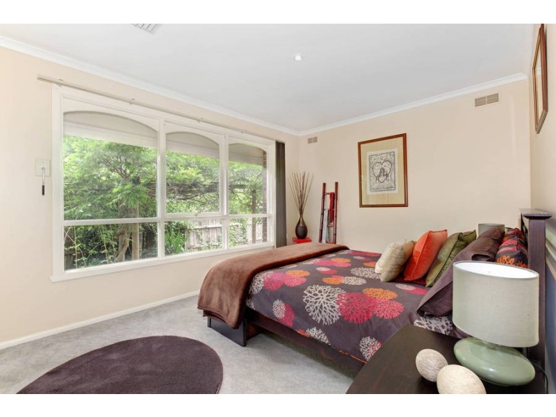 16 Manson Drive, Melton South VIC 3338