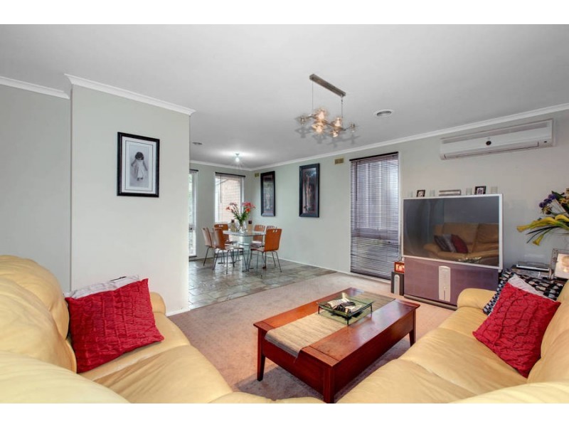 25 Empress Way, Melton West VIC 3337