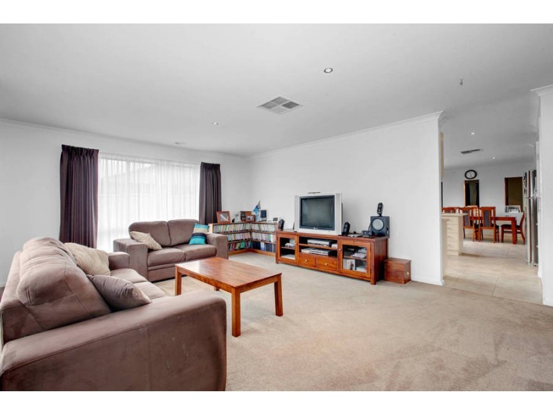 8 Black Knight Way, Kurunjang VIC 3337