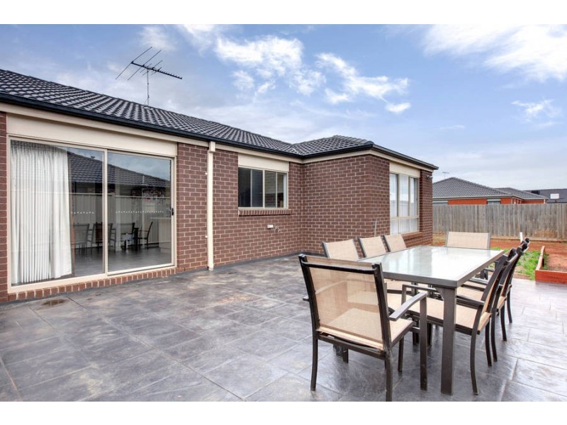 8 Black Knight Way, Kurunjang VIC 3337