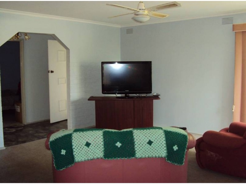 10 Mitchell Road, Melton South VIC 3338