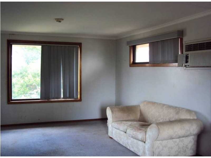 10 Mitchell Road, Melton South VIC 3338