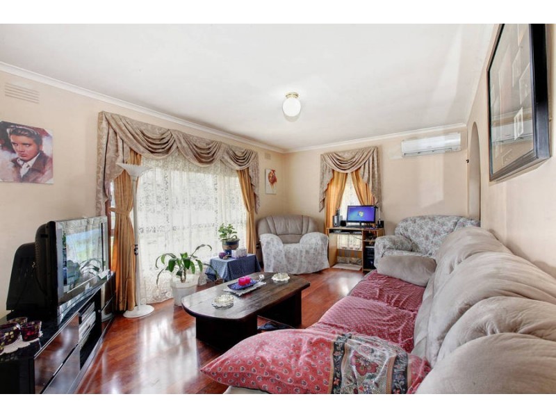 23 Wilson Road, Melton South VIC 3338