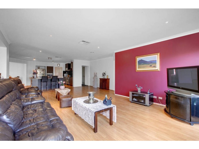 11 Skipton Street, Kurunjang VIC 3337