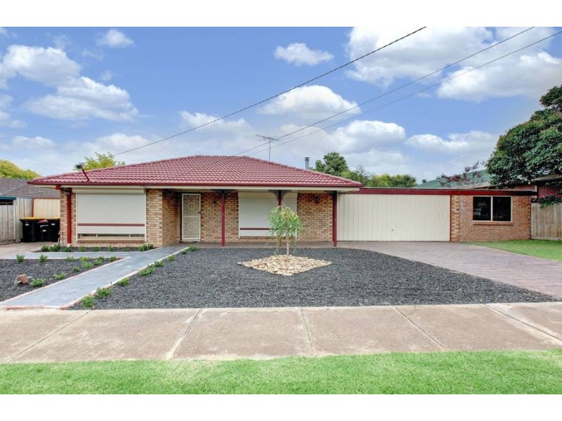 13 Moss Street, Melton South VIC 3338