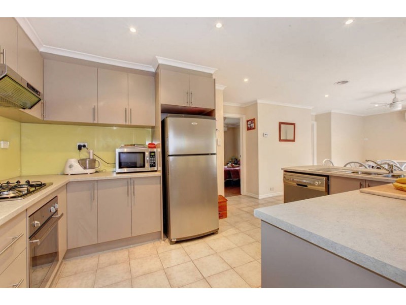 13 Moss Street, Melton South VIC 3338