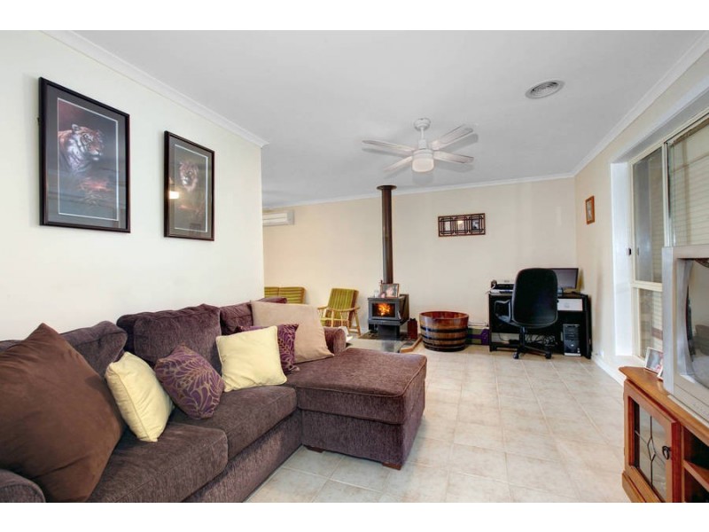 13 Moss Street, Melton South VIC 3338