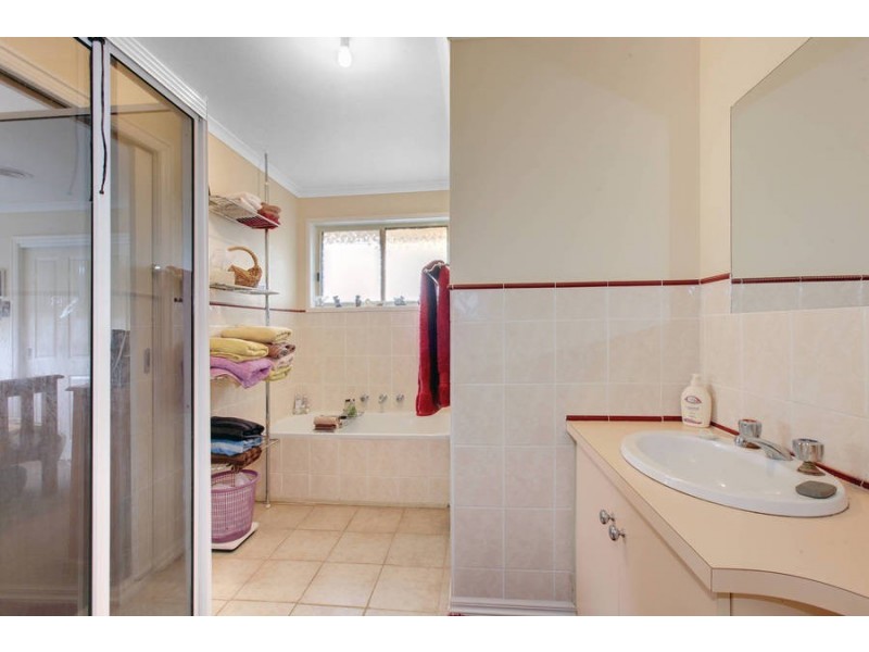 13 Moss Street, Melton South VIC 3338