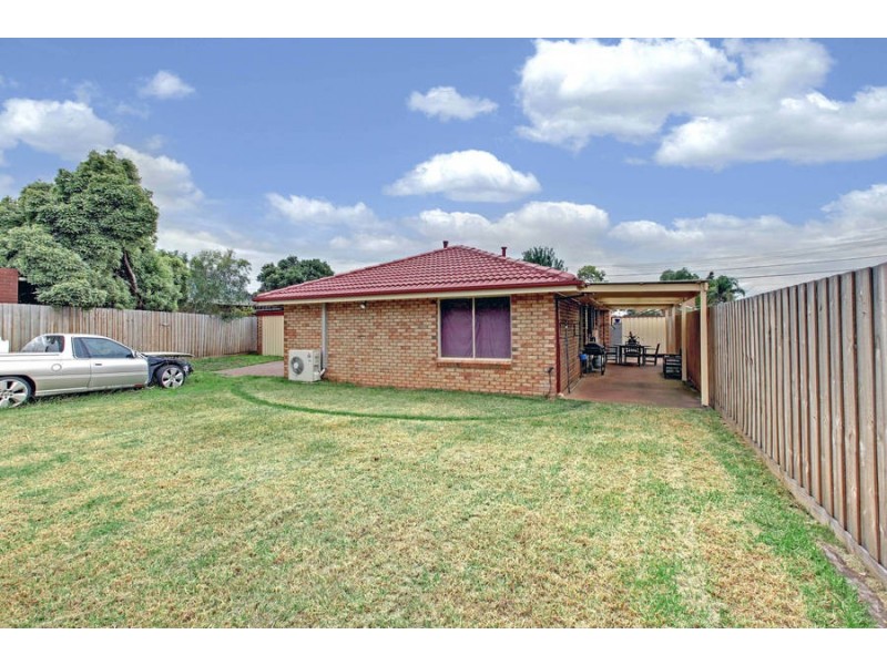 13 Moss Street, Melton South VIC 3338