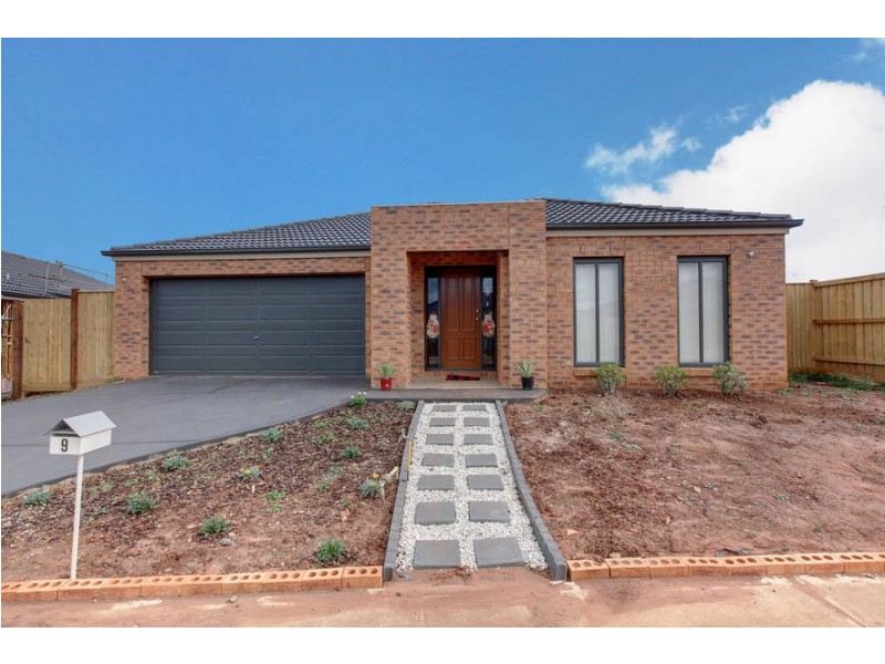 9 Oak Park Drive, Melton West VIC 3337