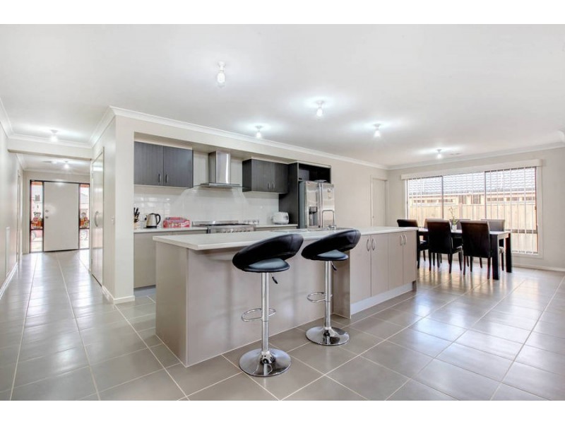 9 Oak Park Drive, Melton West VIC 3337