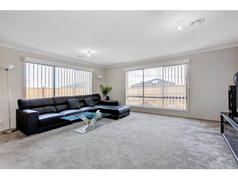 9 Oak Park Drive, Melton West VIC 3337