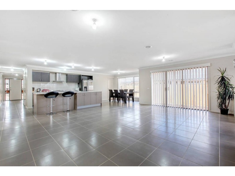 9 Oak Park Drive, Melton West VIC 3337