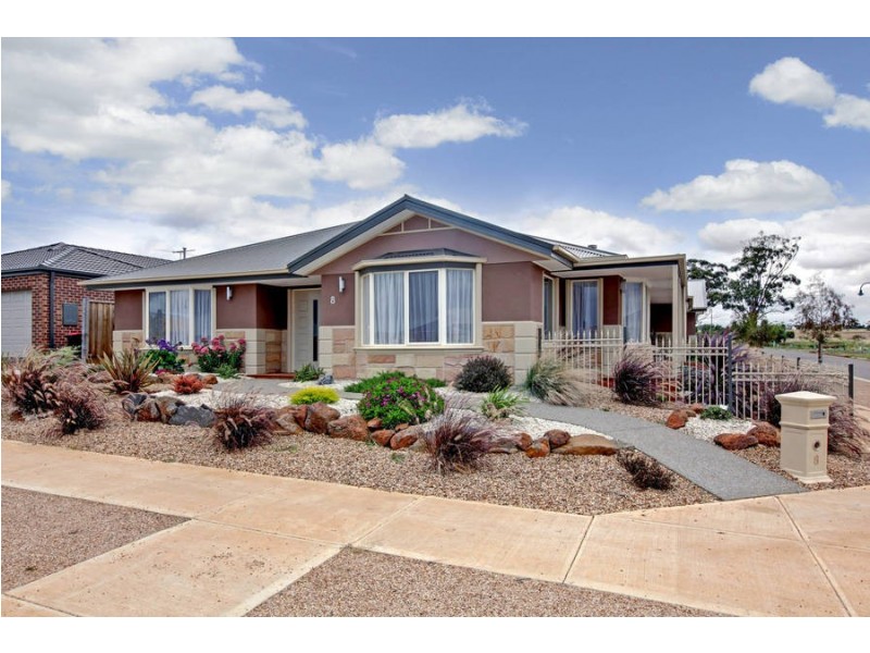 8 Claret Ash Boulevard, Melton West VIC 3337