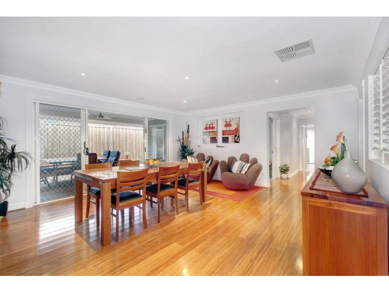 8 Claret Ash Boulevard, Melton West VIC 3337