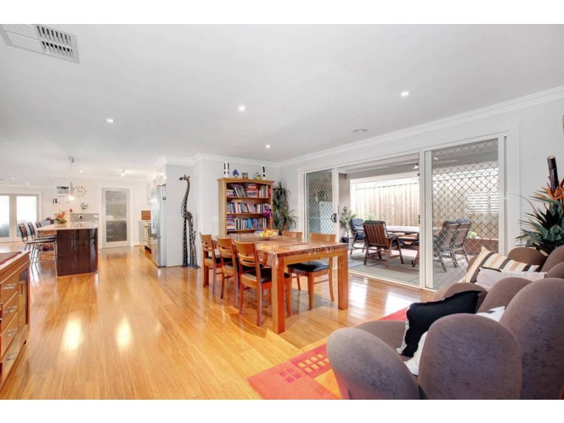 8 Claret Ash Boulevard, Melton West VIC 3337
