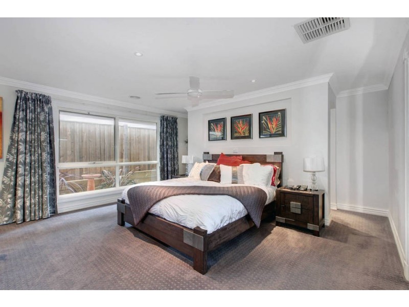 8 Claret Ash Boulevard, Melton West VIC 3337