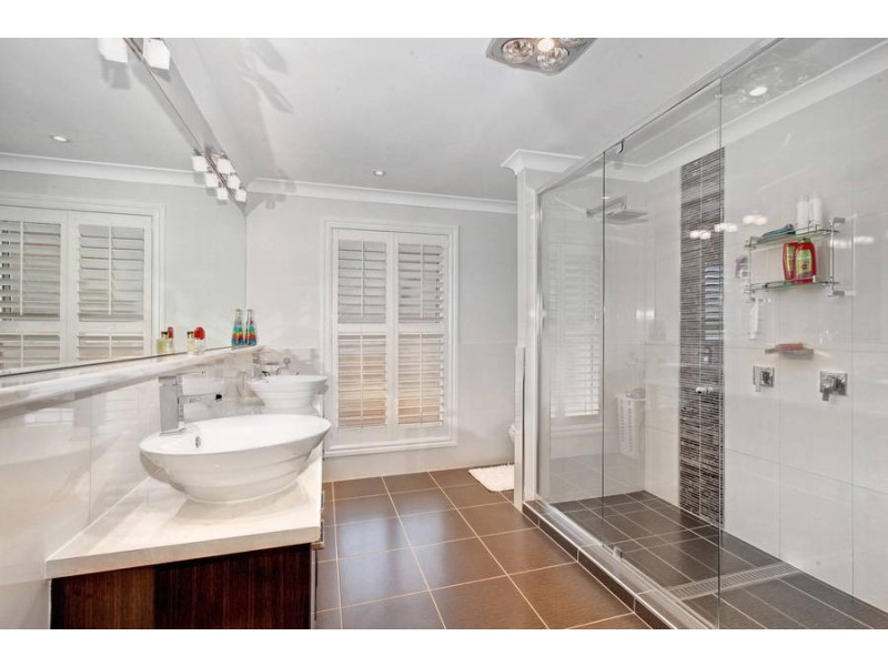 8 Claret Ash Boulevard, Melton West VIC 3337