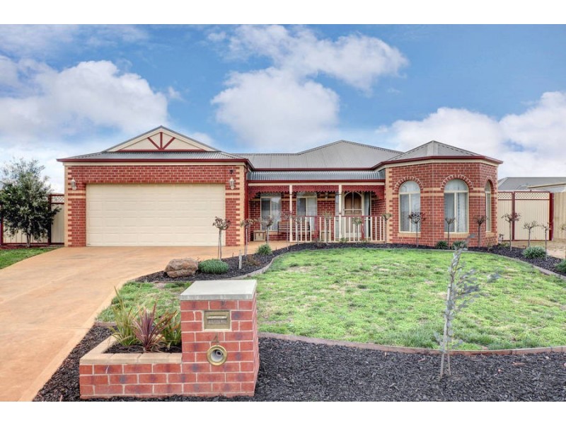 4 Ridgeway, Melton West VIC 3337