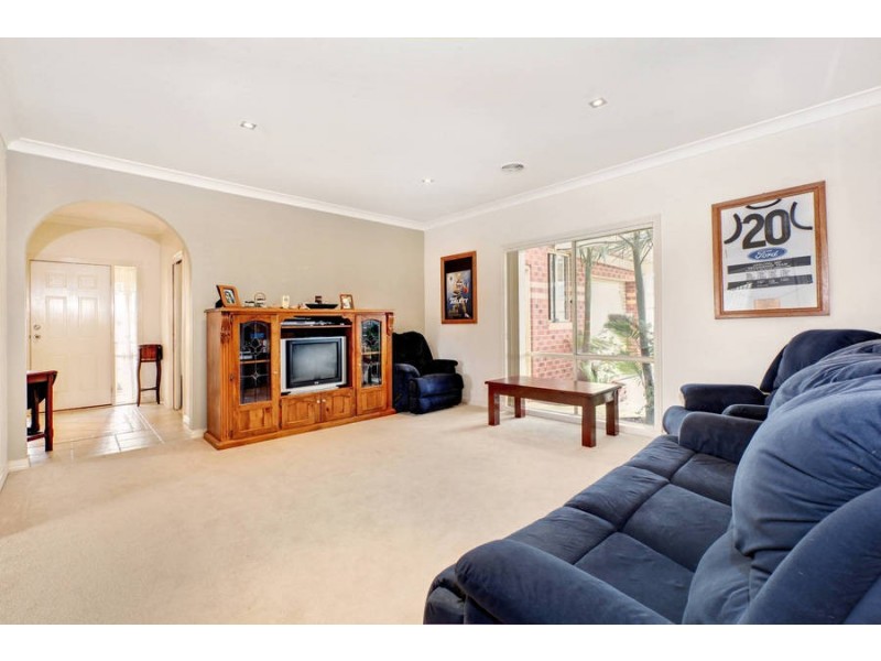 4 Ridgeway, Melton West VIC 3337