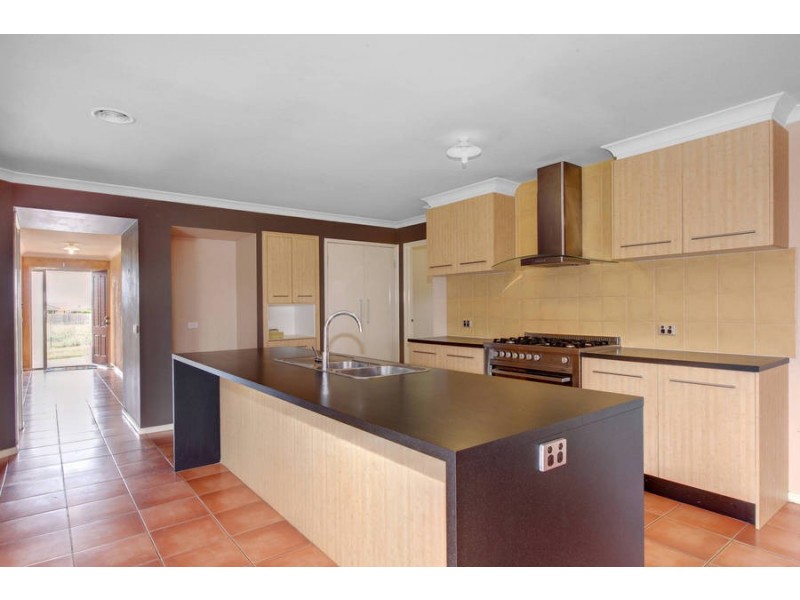 38 Dalray Crescent, Kurunjang VIC 3337