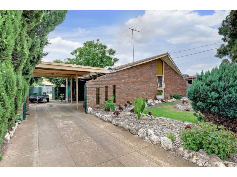 52 Grace Street, Melton South VIC 3338