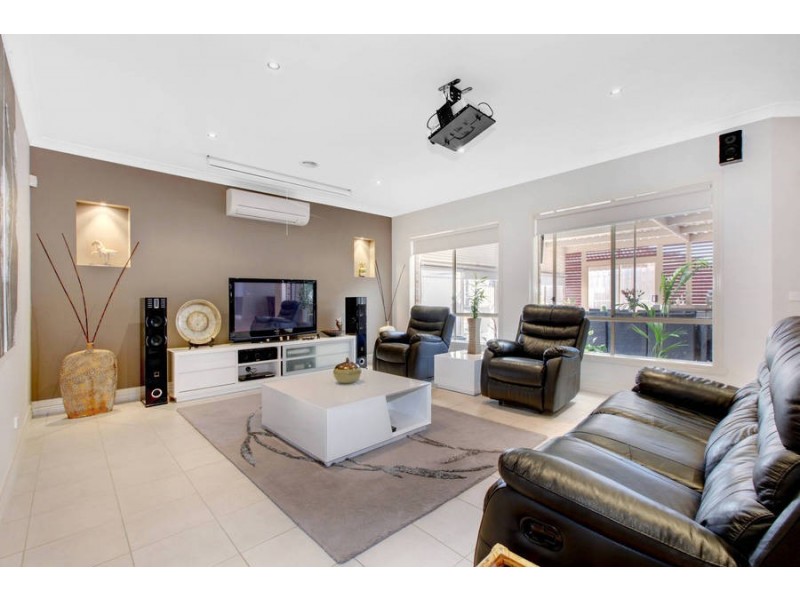 2/1 Alex Court, Kurunjang VIC 3337