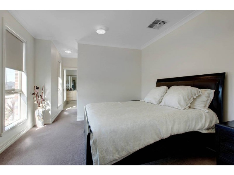 2/1 Alex Court, Kurunjang VIC 3337