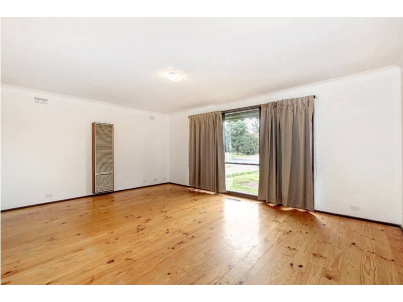 11 Hawkins Place, Melton VIC 3337