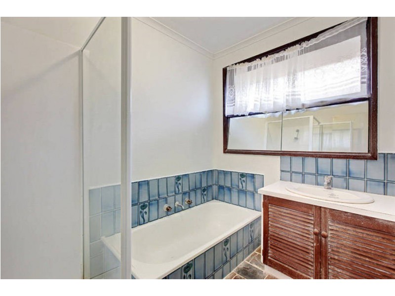 11 Hawkins Place, Melton VIC 3337