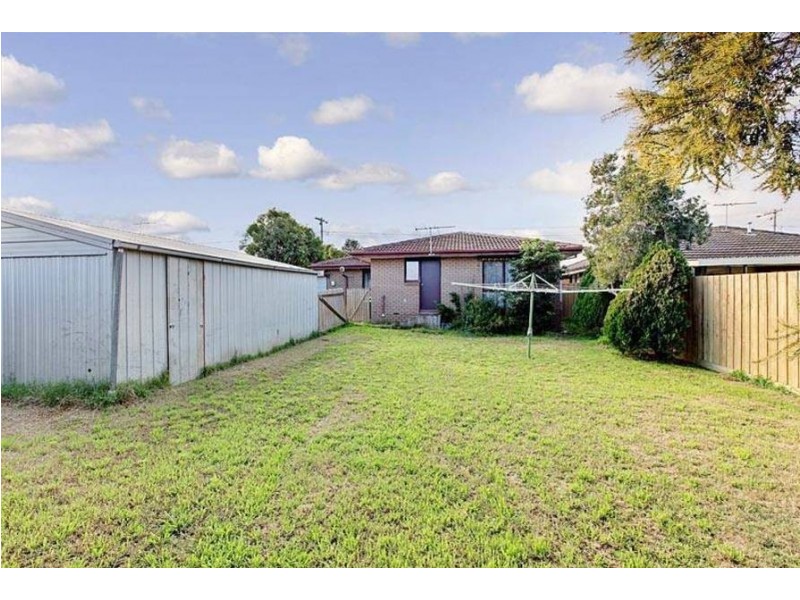 11 Hawkins Place, Melton VIC 3337