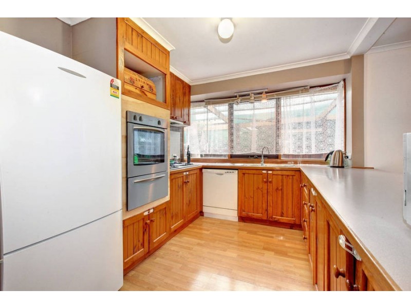 16 Moss Street, Melton South VIC 3338