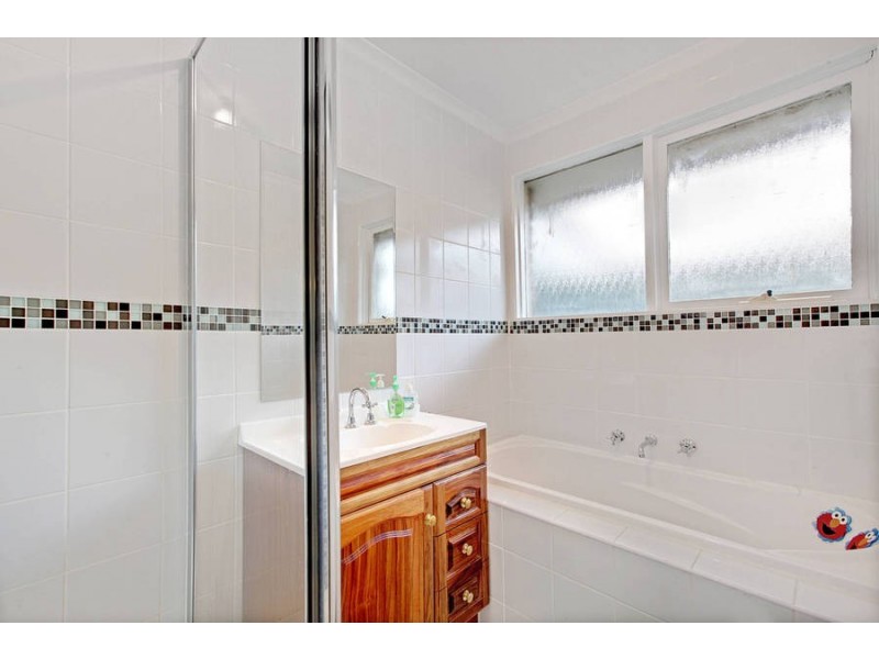 16 Moss Street, Melton South VIC 3338