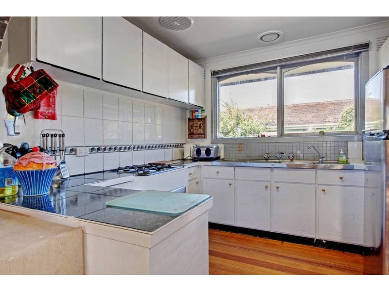 4 Andrew Street, Melton South VIC 3338