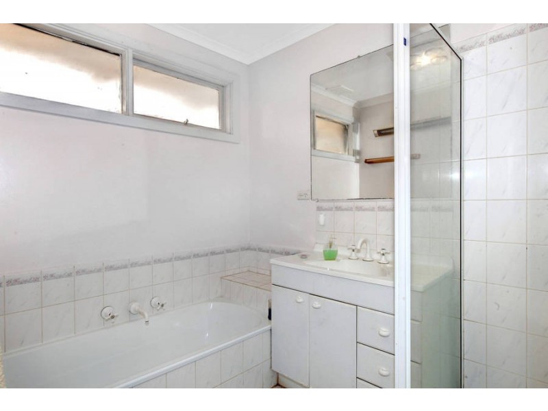 4 Andrew Street, Melton South VIC 3338