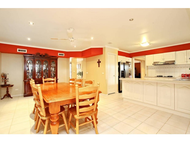 52 Maplewood Close, Brookfield VIC 3338