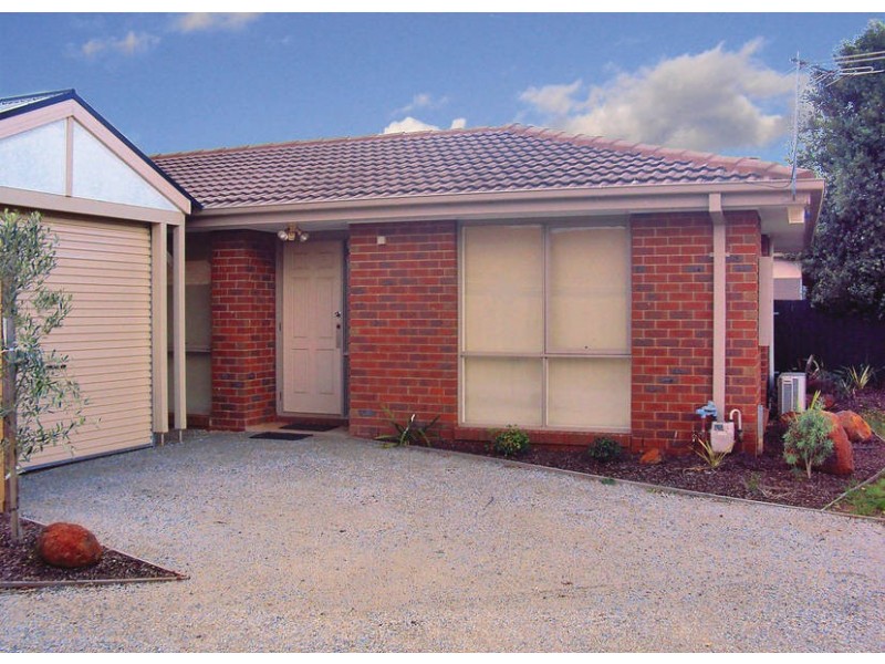 1/8 Denny Place, Melton South VIC 3338