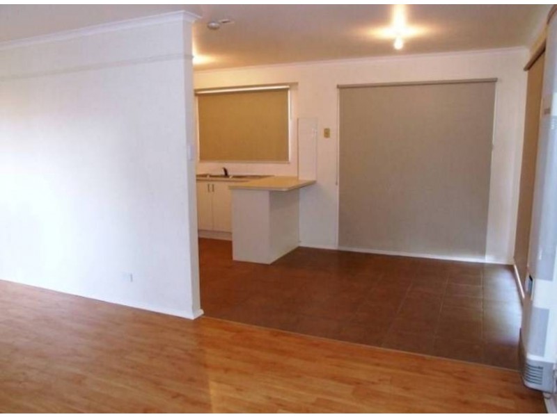 1/8 Denny Place, Melton South VIC 3338