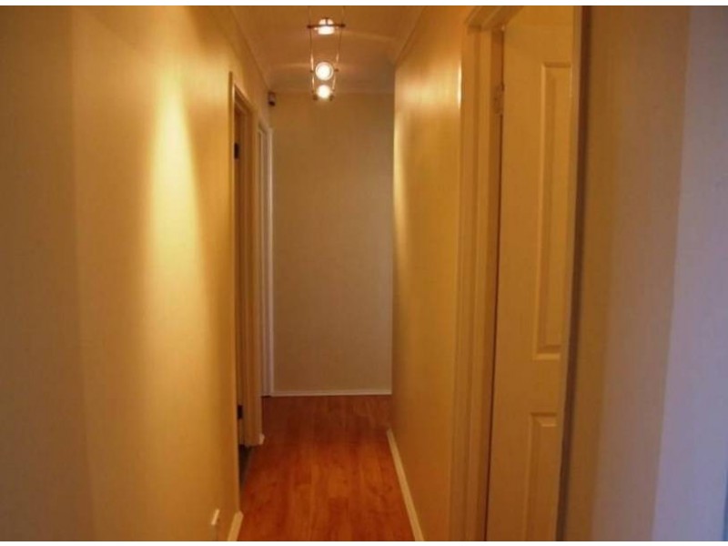 1/8 Denny Place, Melton South VIC 3338