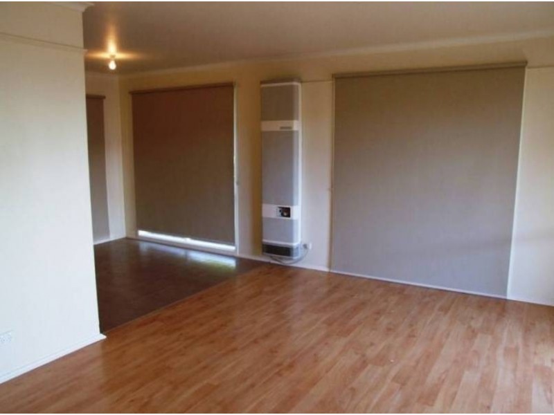 1/8 Denny Place, Melton South VIC 3338