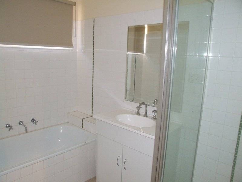 1/8 Denny Place, Melton South VIC 3338