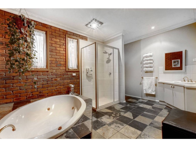 4 Pinkerton Street, Melton VIC 3337