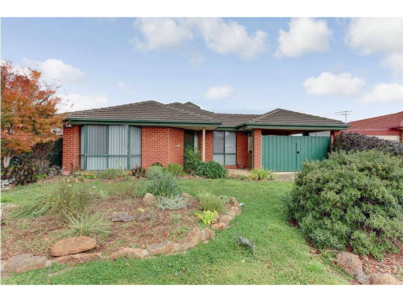 4 Cromwell Close, Melton South VIC 3338