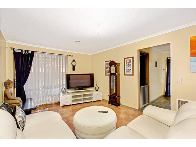 4 Cromwell Close, Melton South VIC 3338