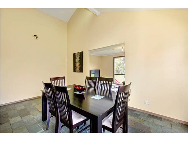 4 Cromwell Close, Melton South VIC 3338