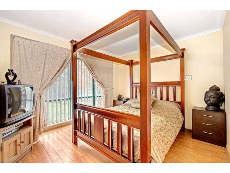 4 Cromwell Close, Melton South VIC 3338