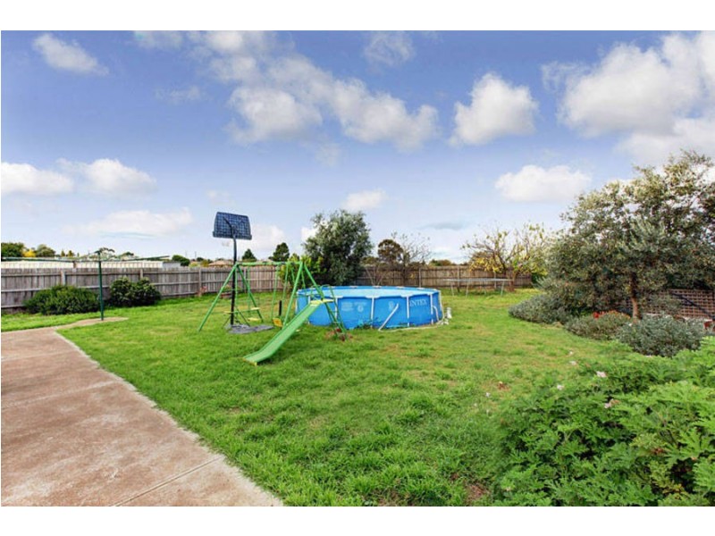 4 Cromwell Close, Melton South VIC 3338