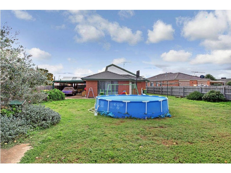 4 Cromwell Close, Melton South VIC 3338