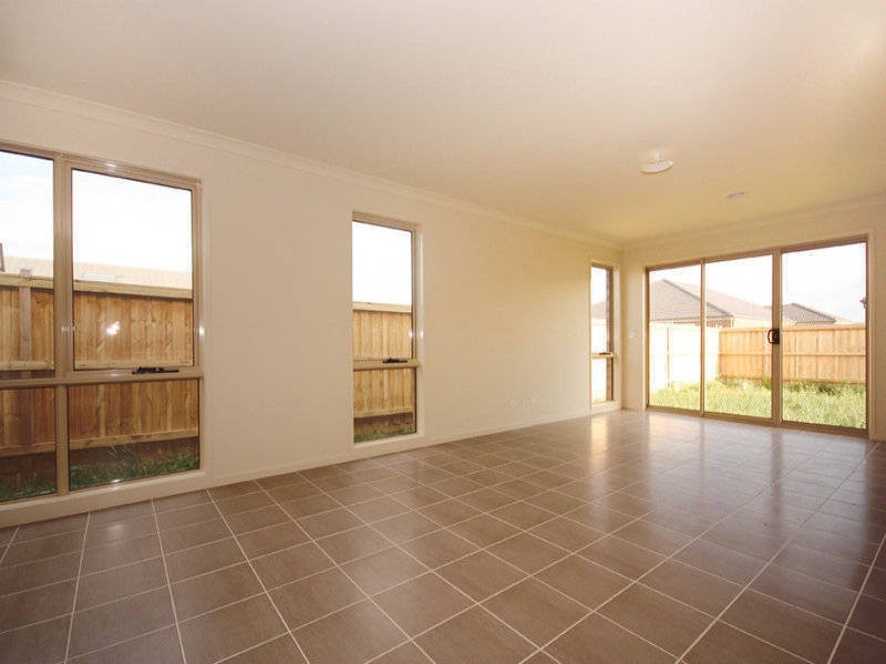 15 Pinrush Road, Brookfield VIC 3338