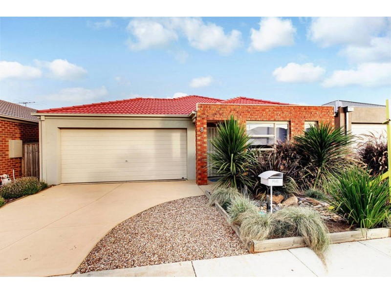 8 Sutton Grove, Melton West VIC 3337